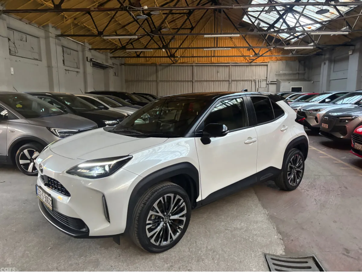 Toyota Yaris Cross Hatchback, Petrol Hybrid, 2023, White