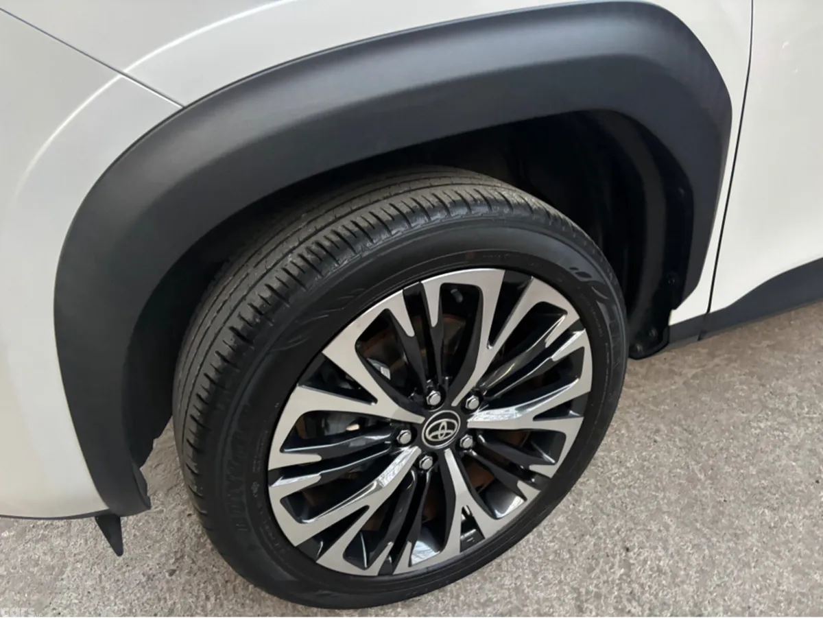 Toyota Yaris Cross Hatchback, Petrol Hybrid, 2023, White