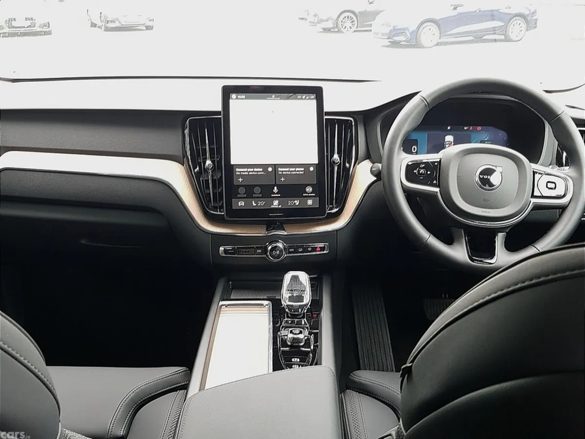 Volvo XC60 MPV, Petrol Plug-in Hybrid, 2025, Gold