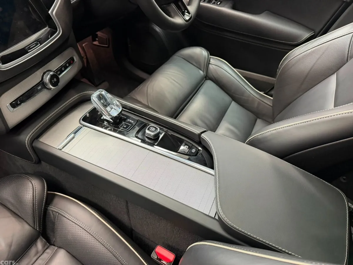 Volvo XC90 SUV, Petrol Plug-in Hybrid, 2024, Black
