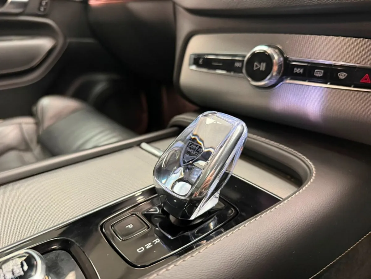 Volvo XC90 SUV, Petrol Plug-in Hybrid, 2024, Black