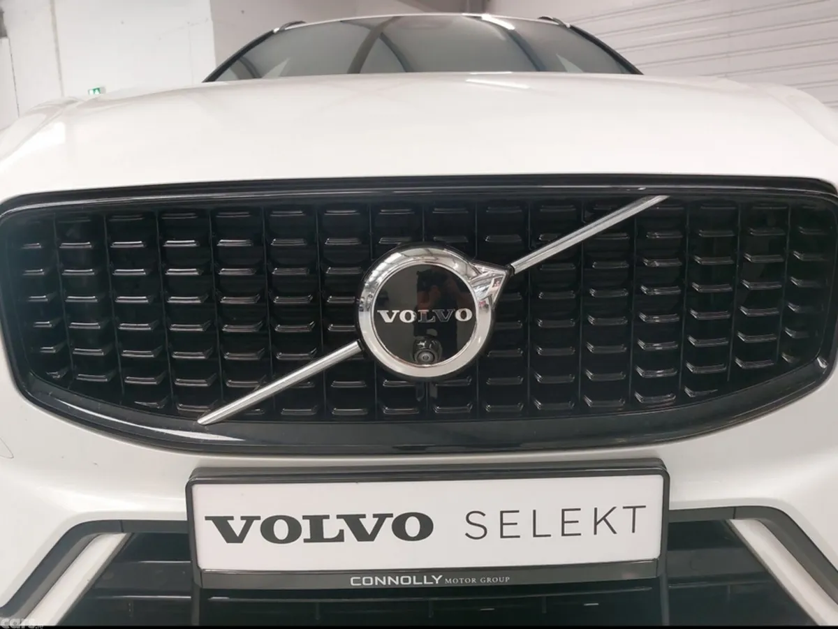 Volvo XC60 SUV, Petrol Plug-in Hybrid, 2023, White