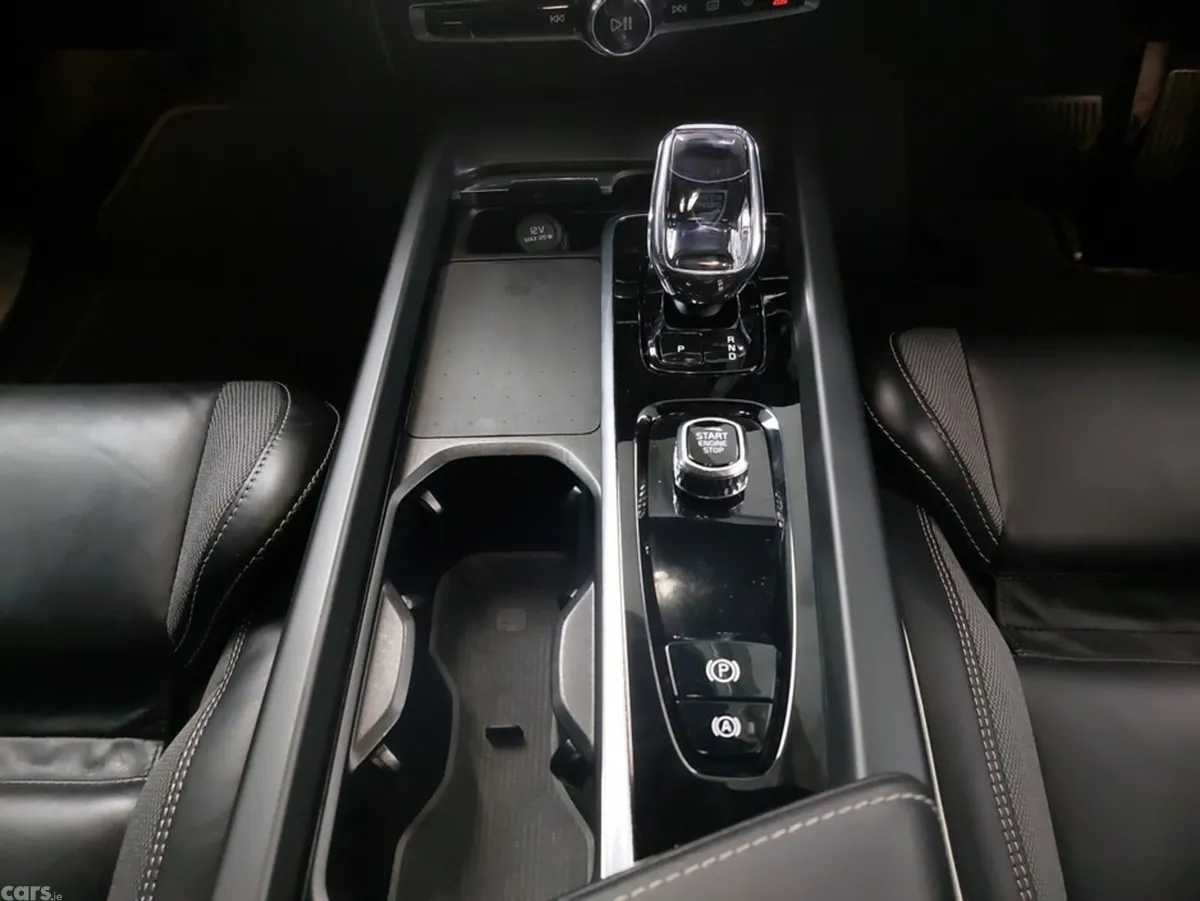 Volvo XC60 SUV, Petrol Plug-in Hybrid, 2023, White