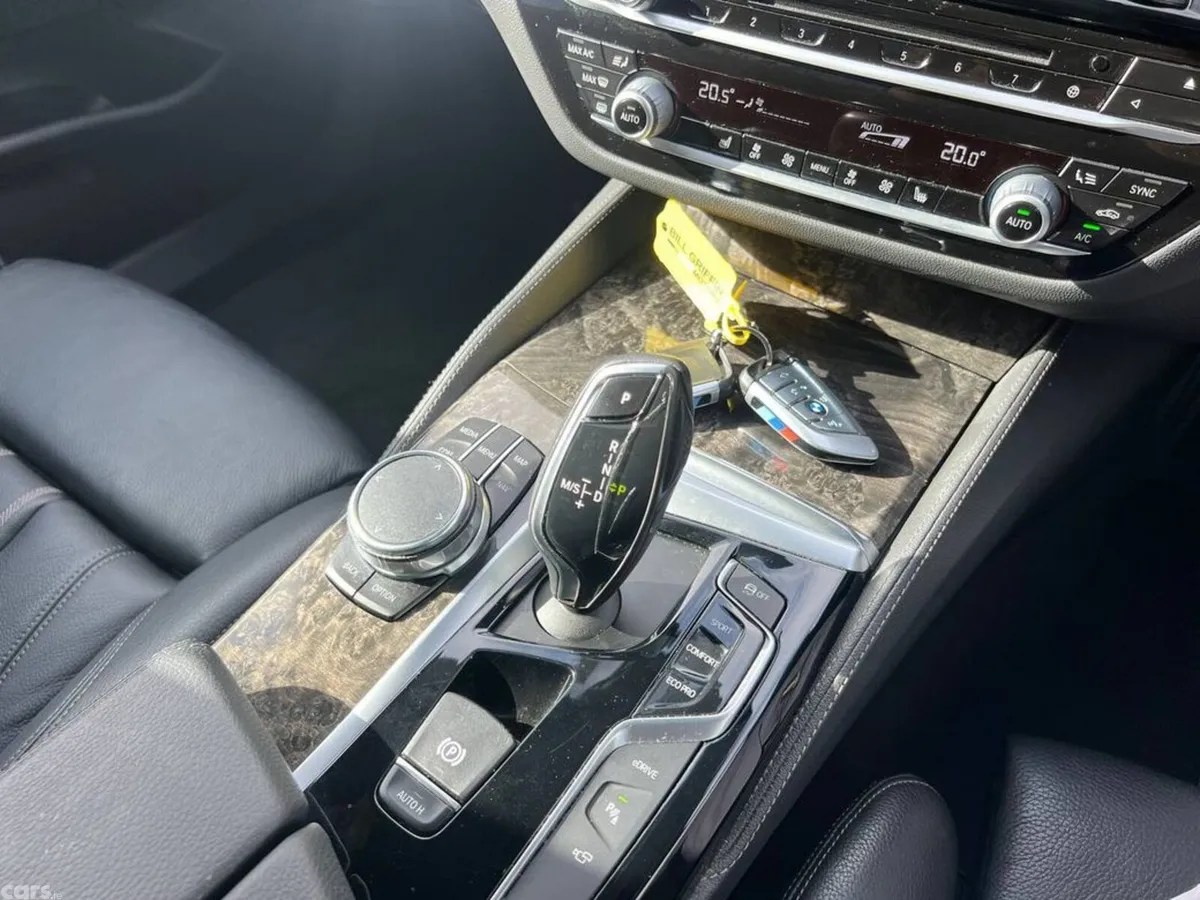 BMW 5-Series Saloon, Petrol Plug-in Hybrid, 2017, White