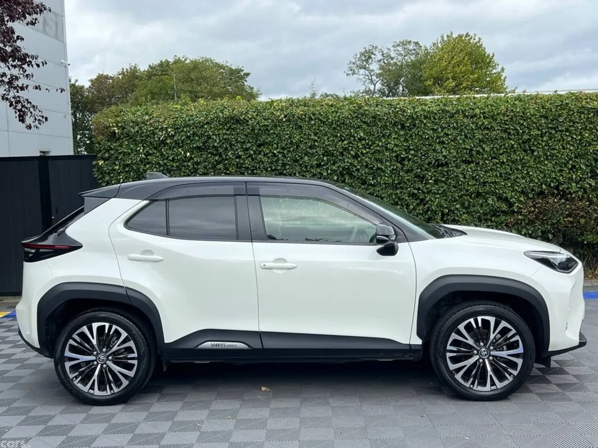 Toyota Yaris Cross SUV, Petrol Hybrid, 2022, White