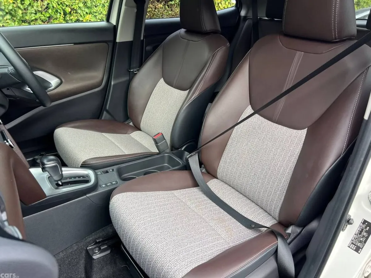 Toyota Yaris Cross SUV, Petrol Hybrid, 2022, White