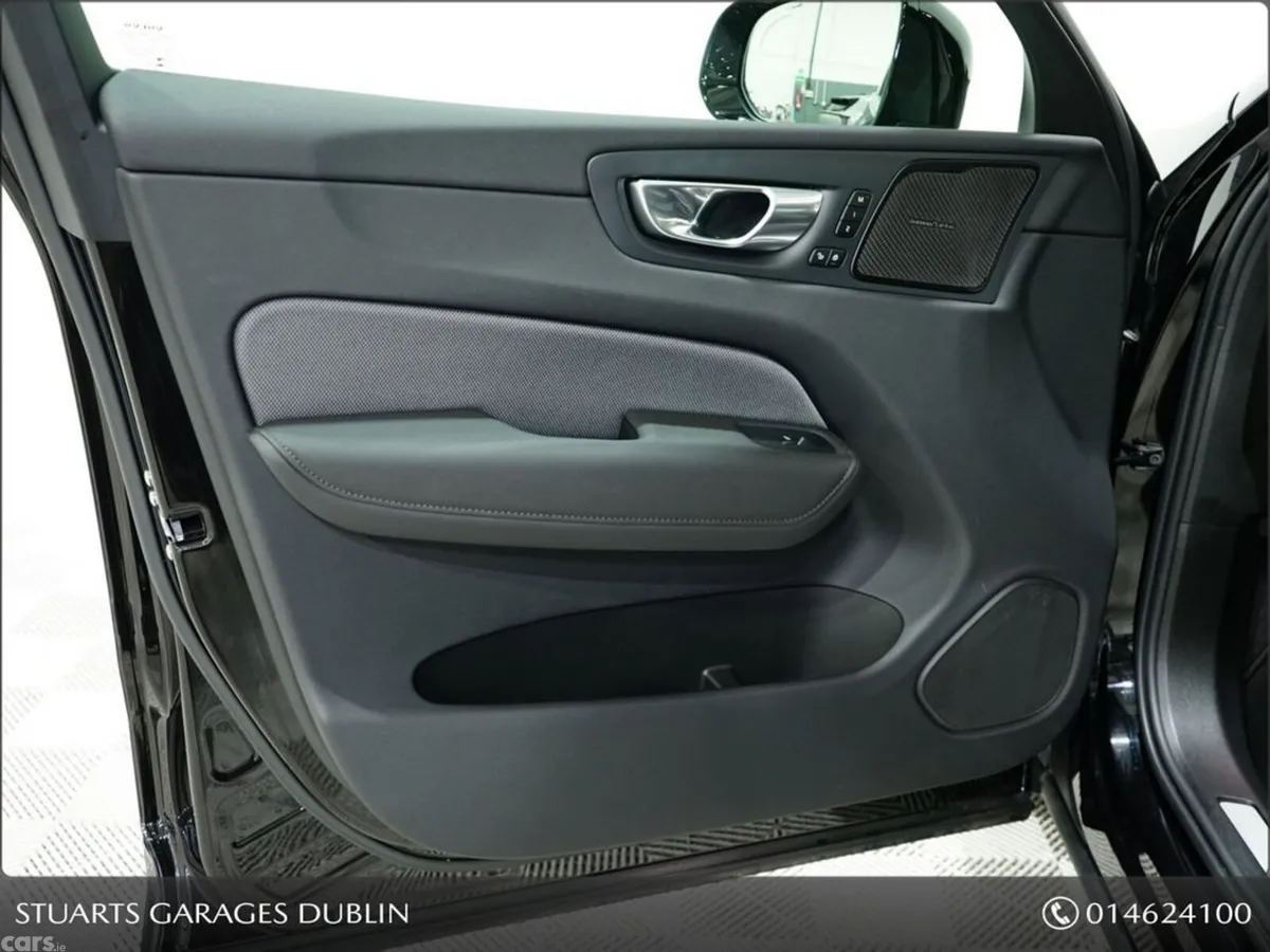 Volvo XC60 Estate, Petrol Hybrid, 2025, Black