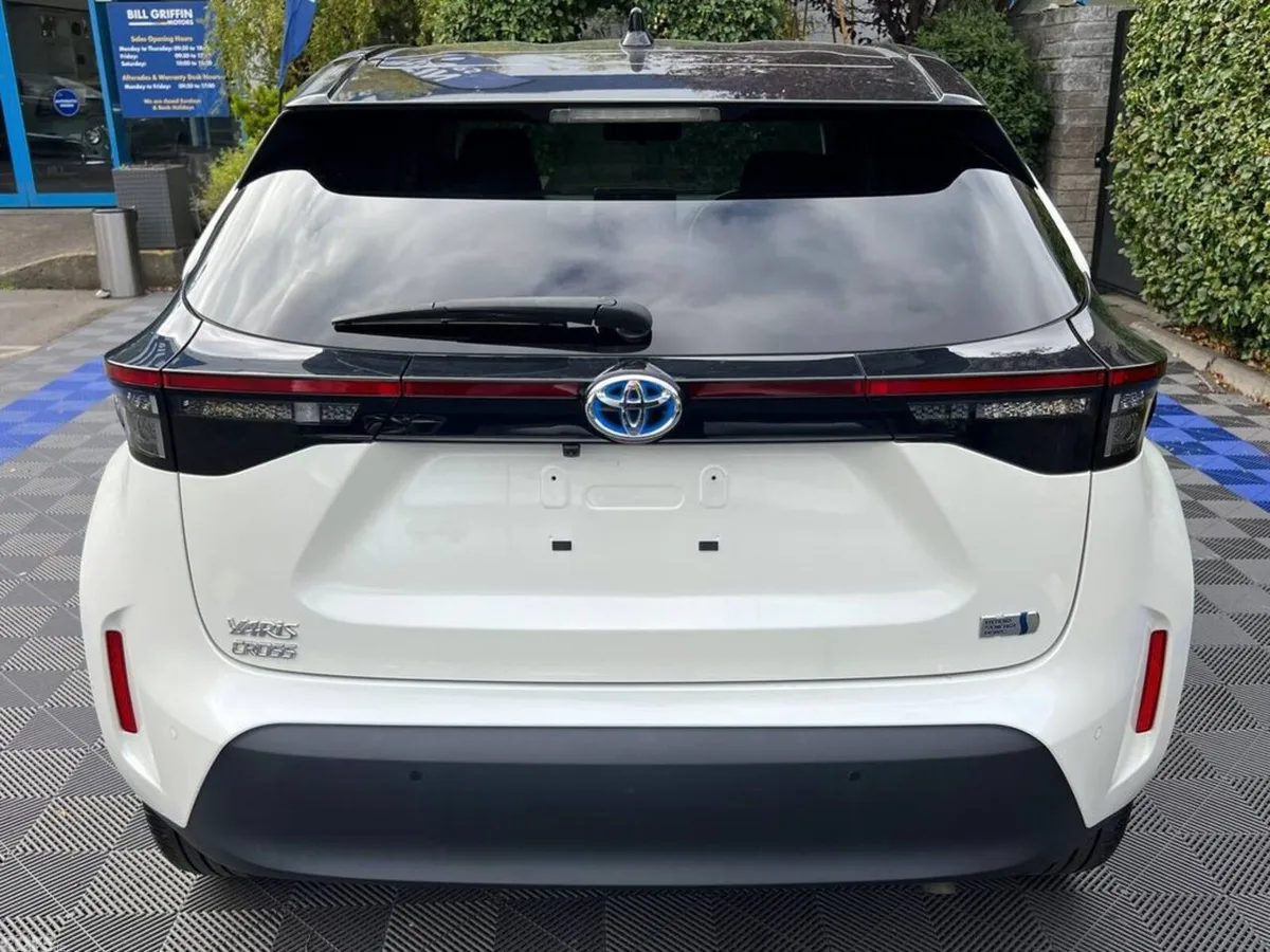 Toyota Yaris Cross SUV, Petrol Hybrid, 2022, White