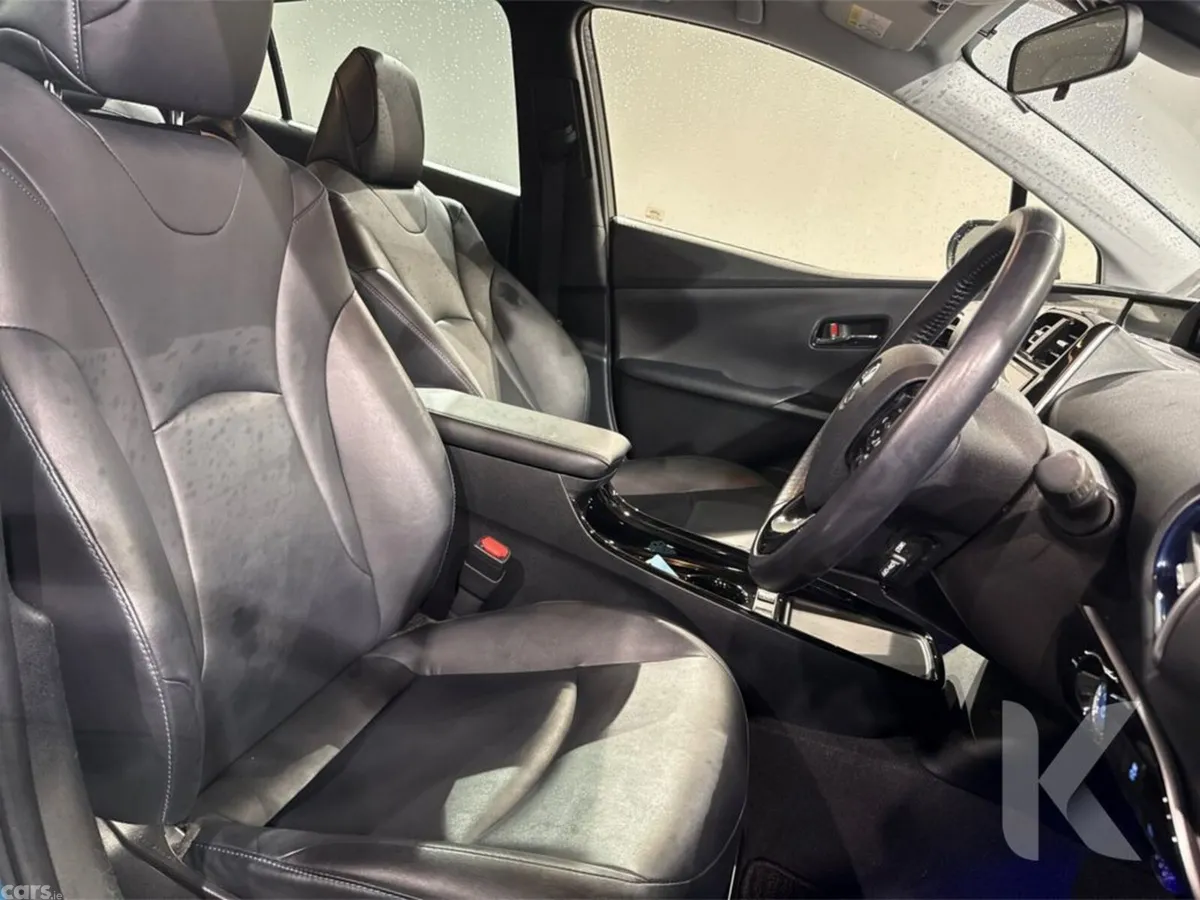 Toyota Prius Hatchback, Petrol Hybrid, 2019, Blue