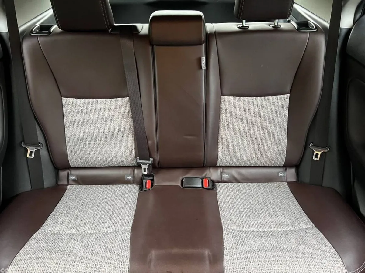 Toyota Yaris Cross SUV, Petrol Hybrid, 2021, Red