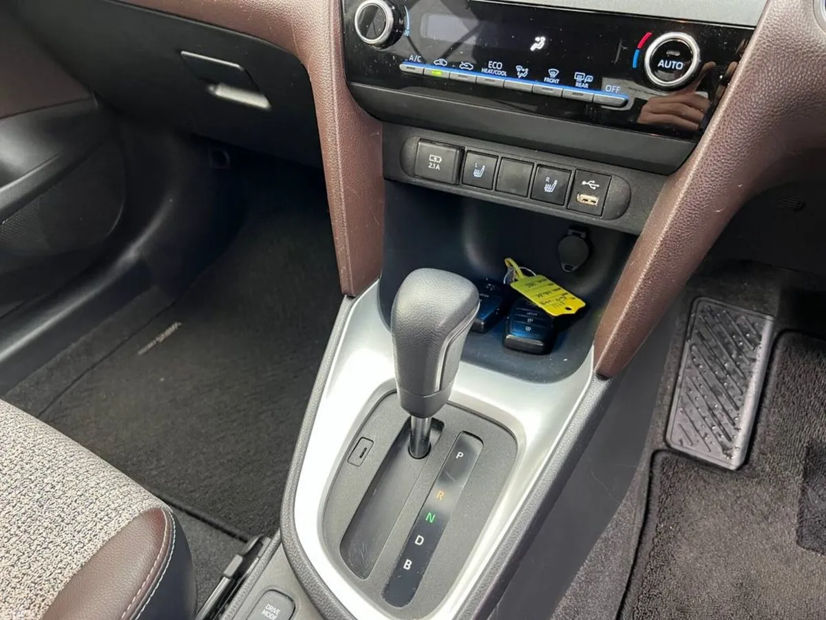 Toyota Yaris Cross SUV, Petrol Hybrid, 2021, White