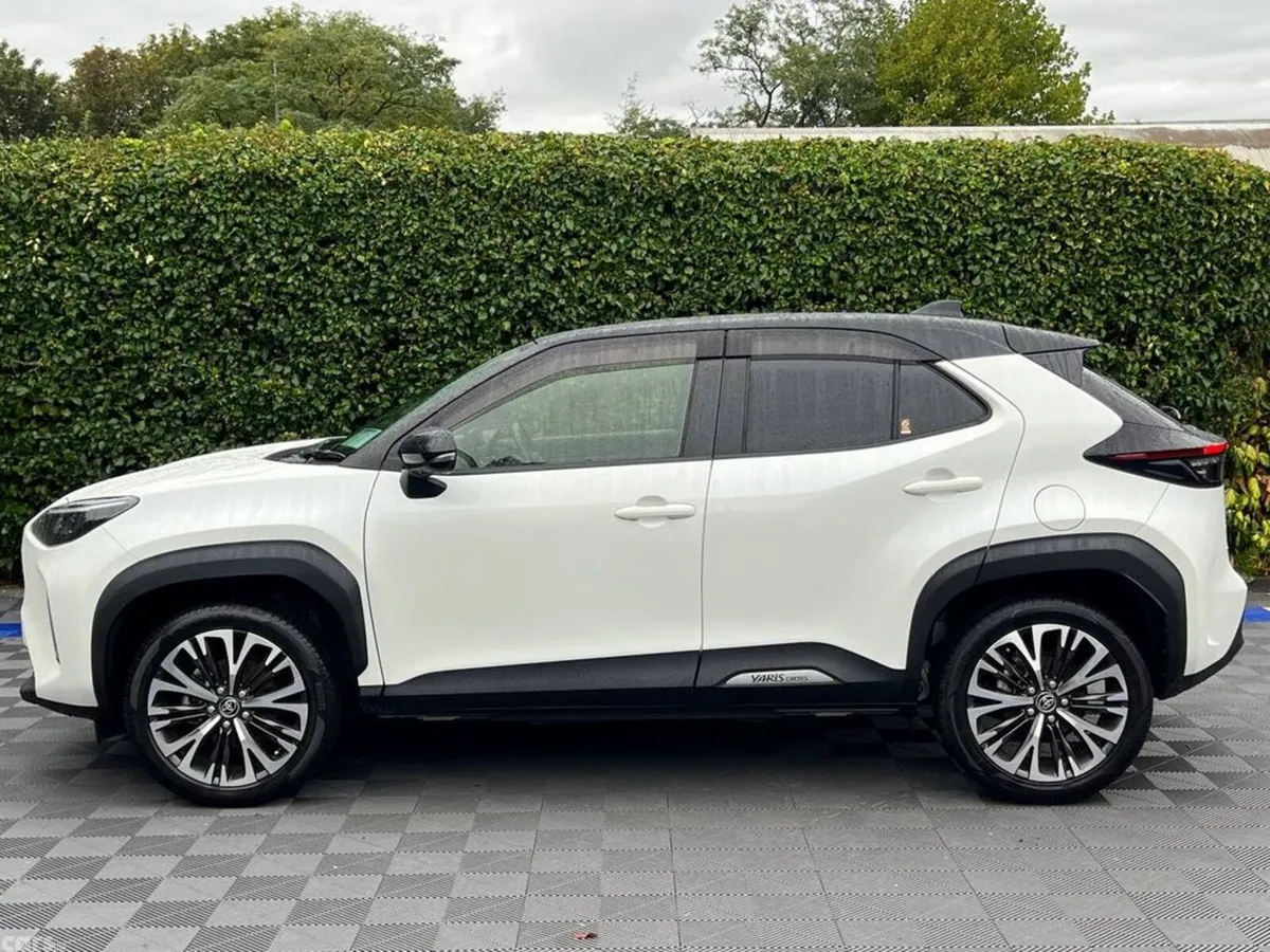 Toyota Yaris Cross SUV, Petrol Hybrid, 2021, White