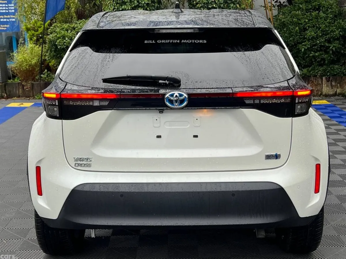 Toyota Yaris Cross SUV, Petrol Hybrid, 2021, White