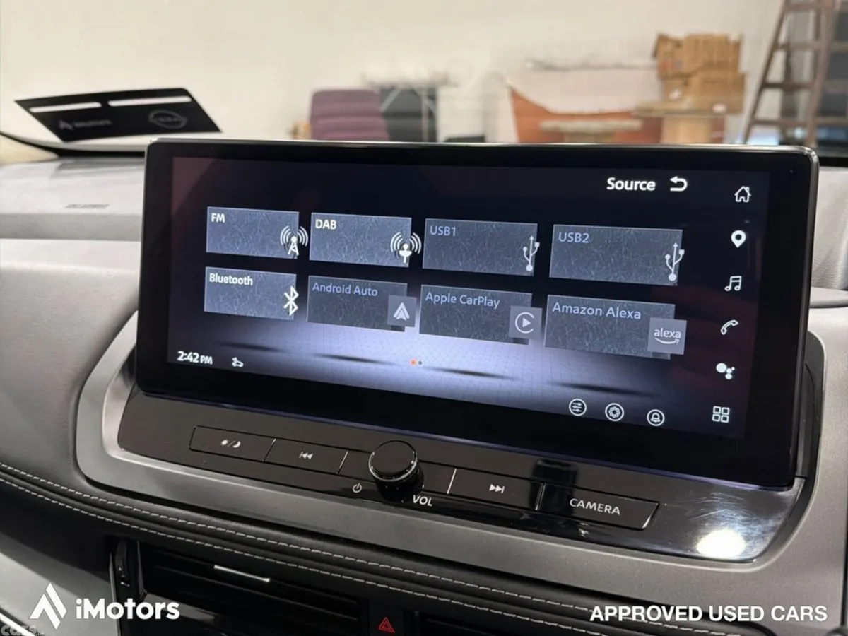 Nissan Qashqai SUV, Petrol Hybrid, 2026, Red