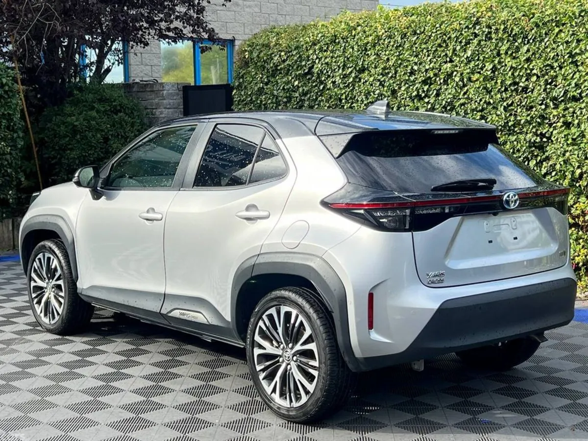 Toyota Yaris Cross SUV, Petrol Hybrid, 2021, Silver