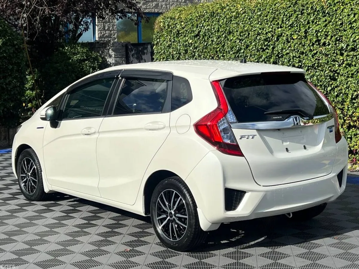 Honda Fit Hatchback, Petrol Hybrid, 2016, White