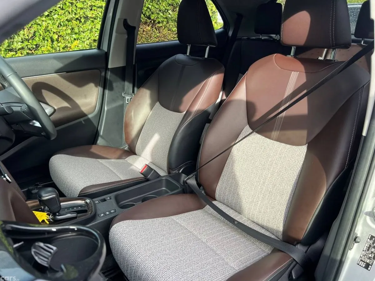 Toyota Yaris Cross SUV, Petrol Hybrid, 2021, Silver