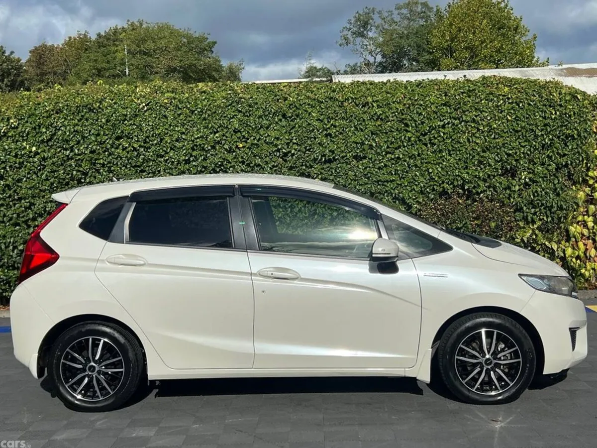 Honda Fit Hatchback, Petrol Hybrid, 2016, White