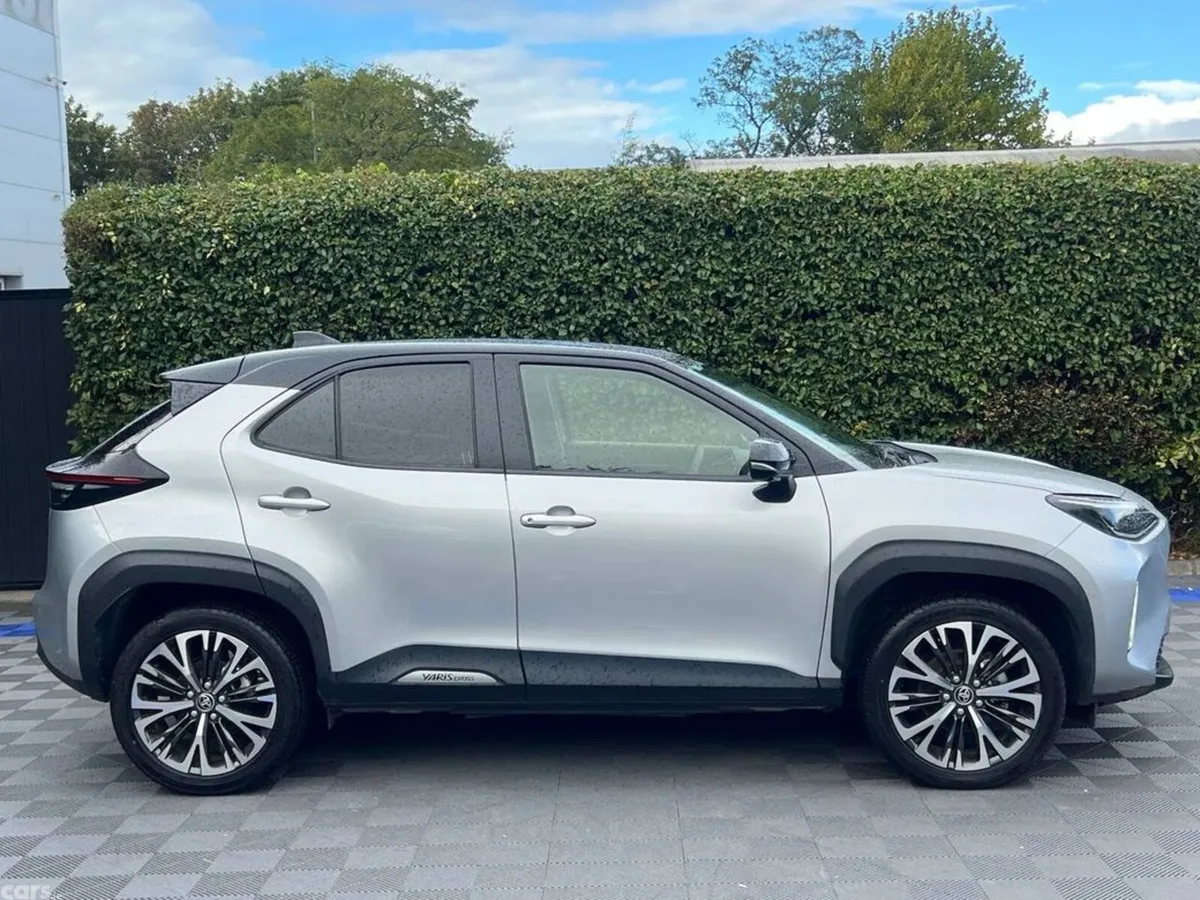Toyota Yaris Cross SUV, Petrol Hybrid, 2021, Silver