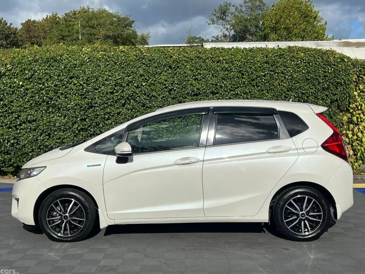 Honda Fit Hatchback, Petrol Hybrid, 2016, White