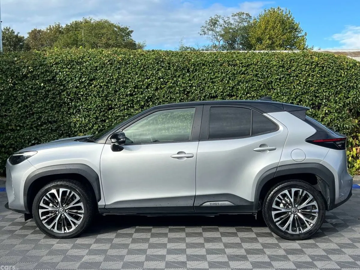 Toyota Yaris Cross SUV, Petrol Hybrid, 2021, Silver