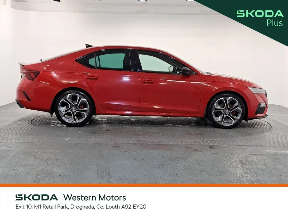Skoda Octavia Saloon, Diesel, 2022, Red