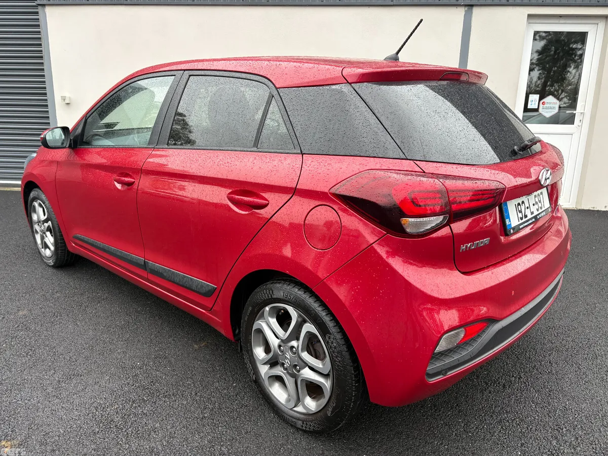 Hyundai i20 Hatchback, Petrol, 2019, Red