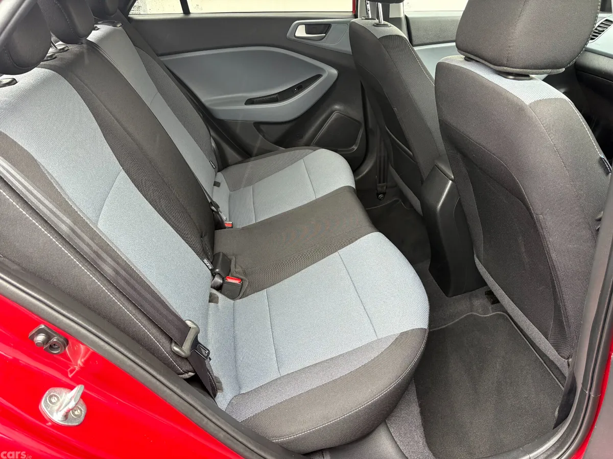 Hyundai i20 Hatchback, Petrol, 2019, Red