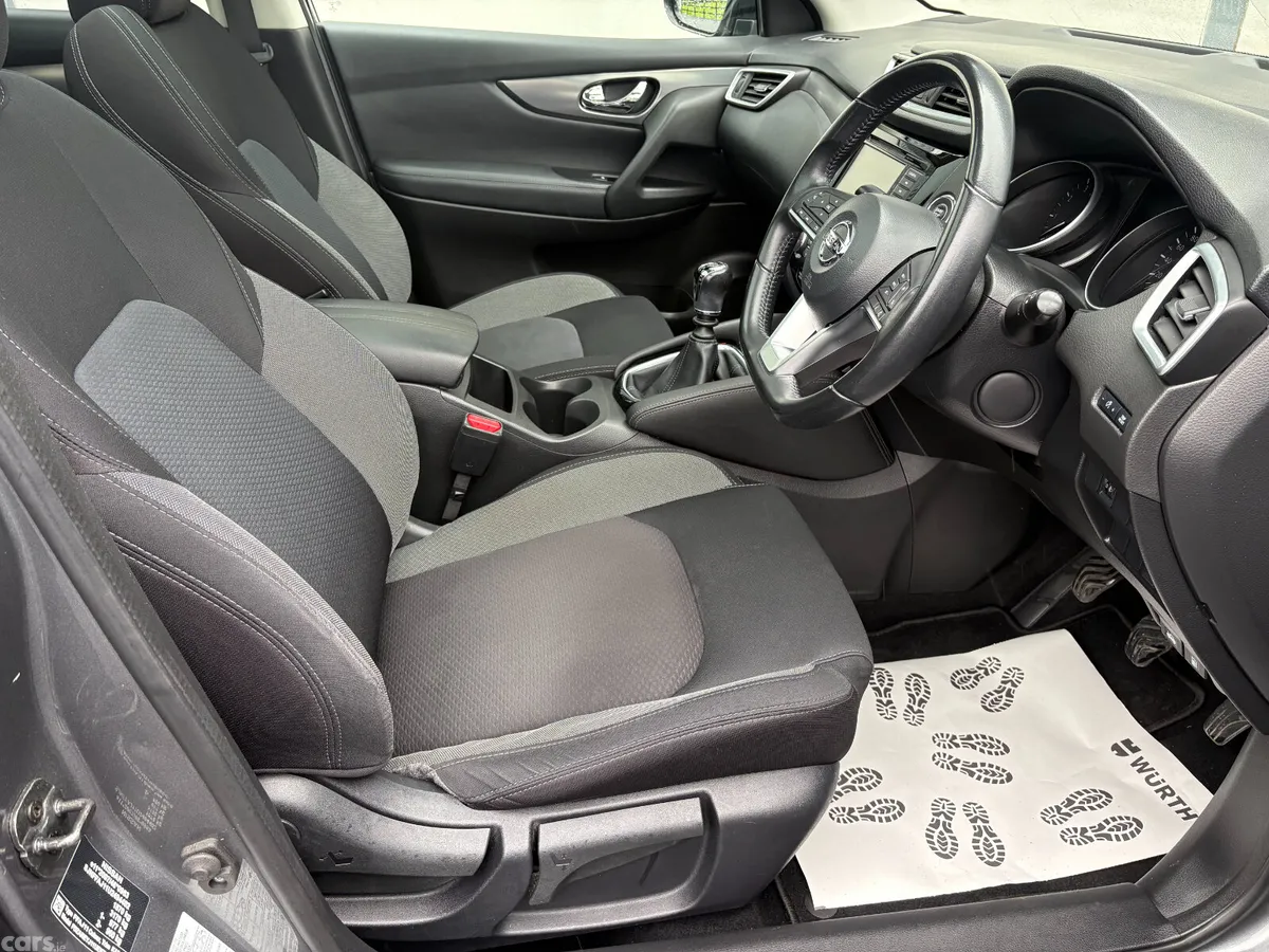 Nissan Qashqai MPV, Petrol, 2019, Grey