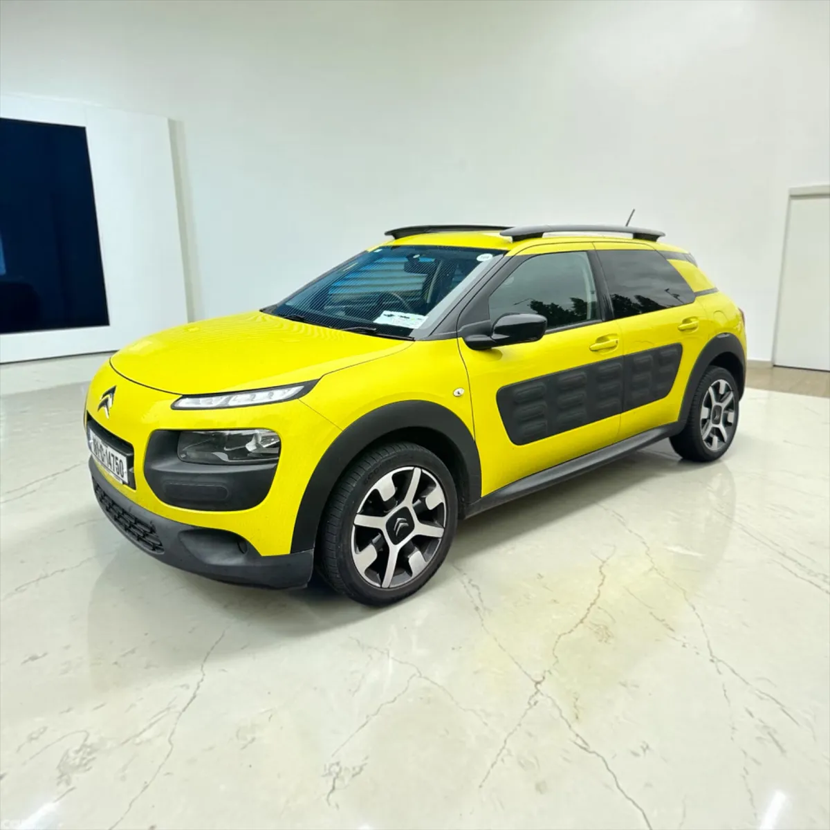 Citroen C4 Cactus Hatchback, Petrol, 2016, Yellow