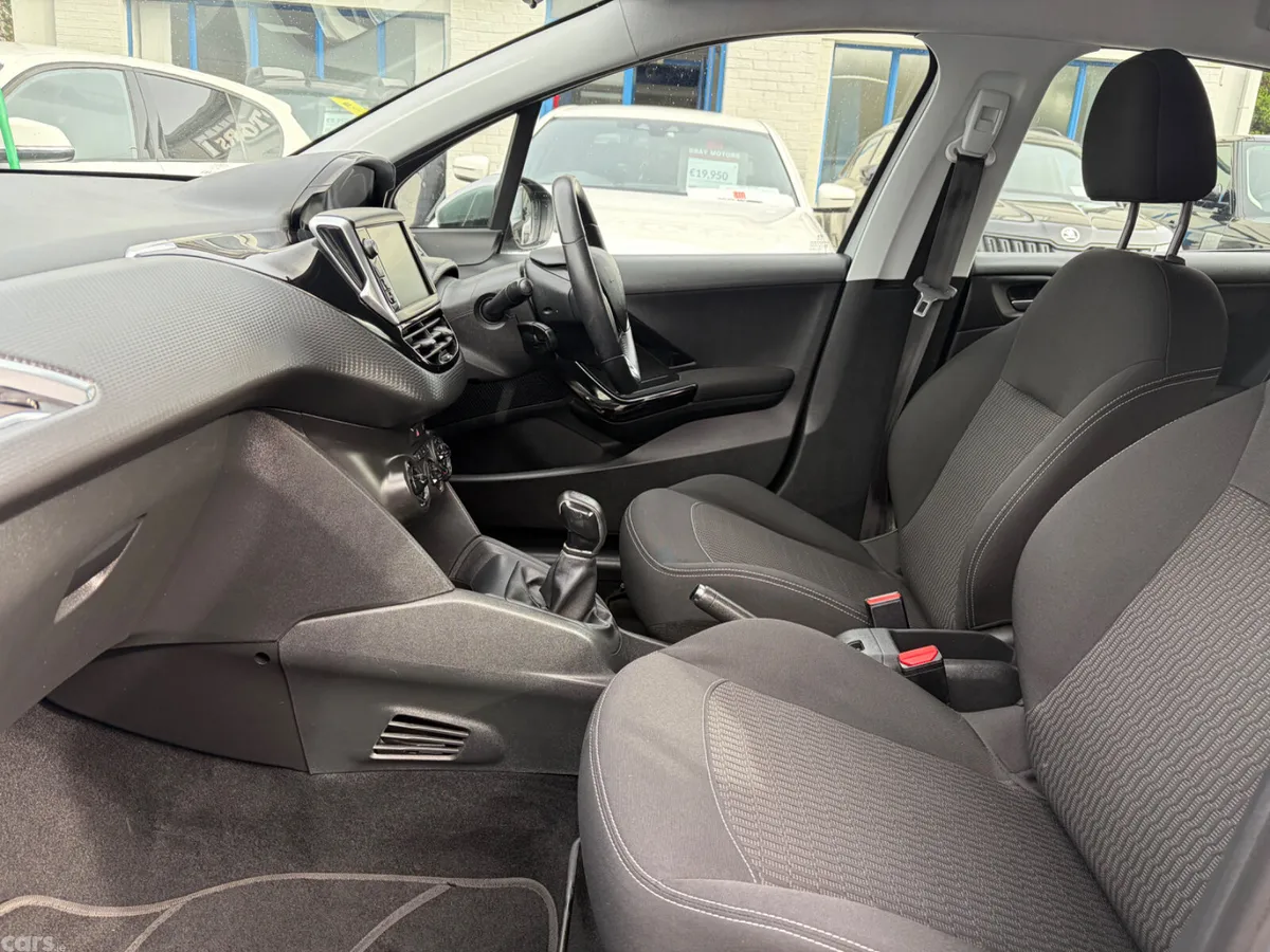 Peugeot 208 Hatchback, Petrol, 2019, Grey