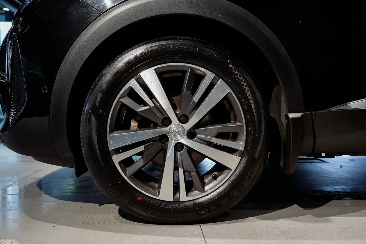 Peugeot 5008 MPV, Diesel, 2023, Black