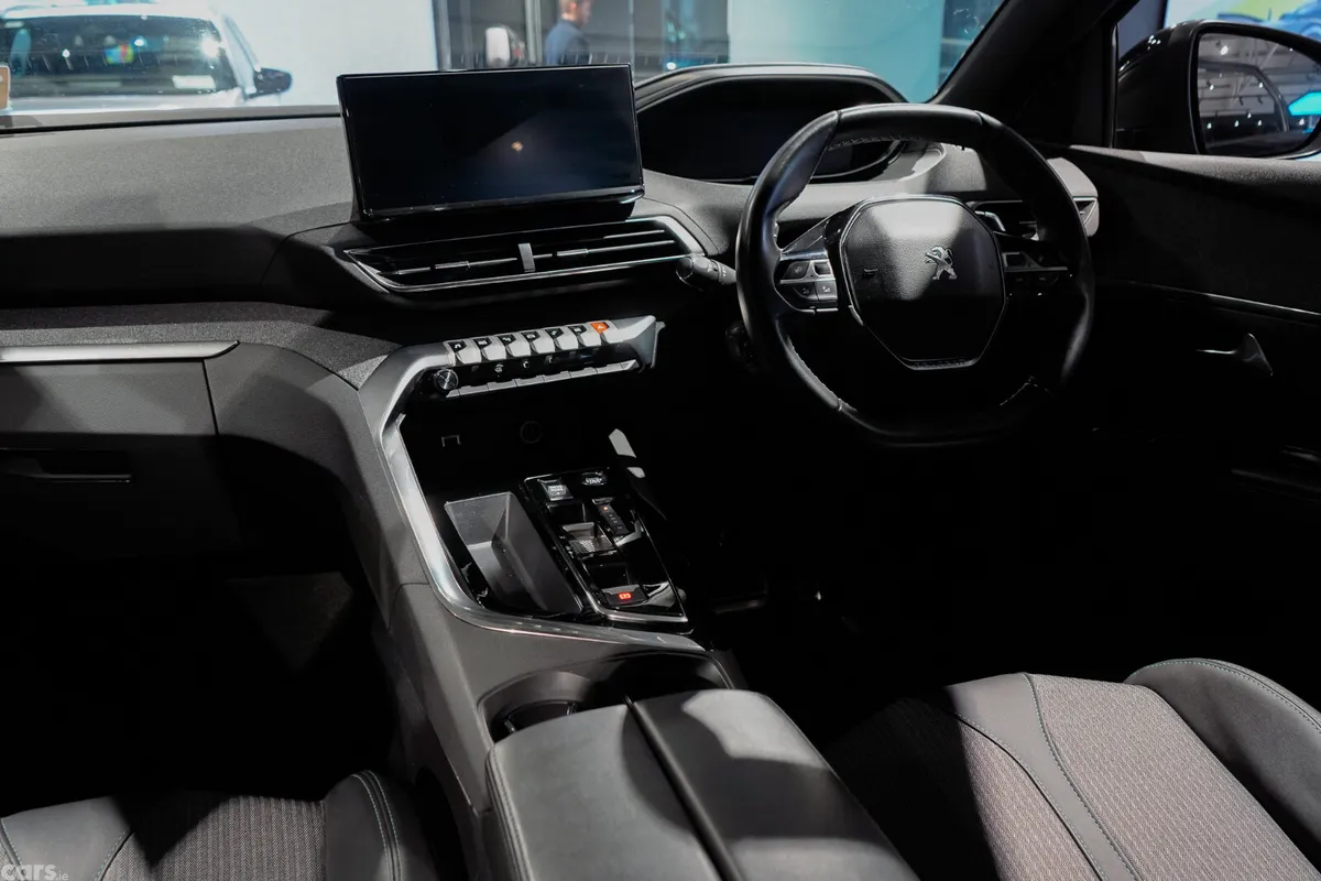 Peugeot 5008 MPV, Diesel, 2023, Black