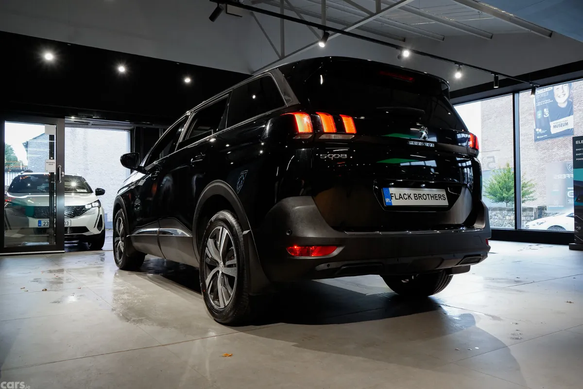 Peugeot 5008 MPV, Diesel, 2023, Black