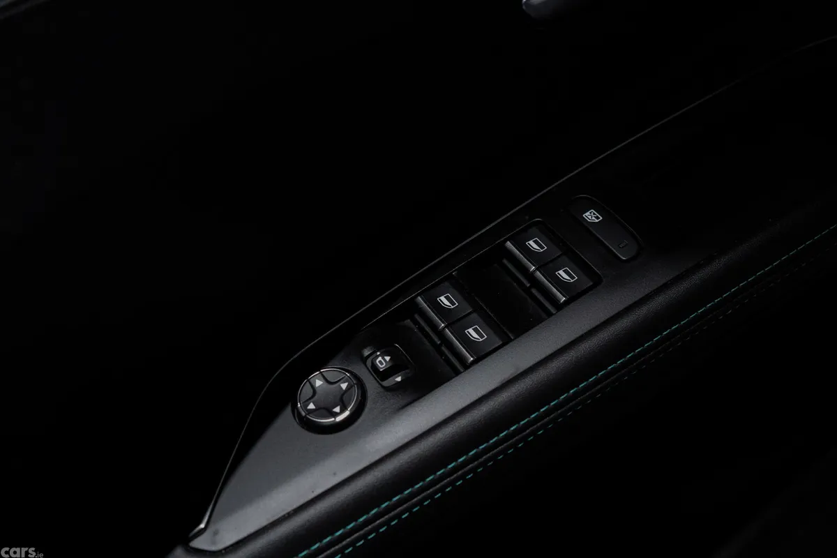 Peugeot 5008 MPV, Diesel, 2023, Black