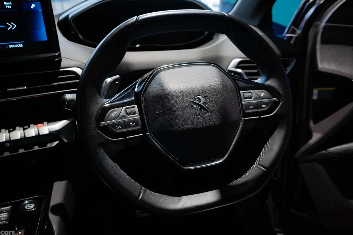Peugeot 5008 MPV, Diesel, 2023, Black