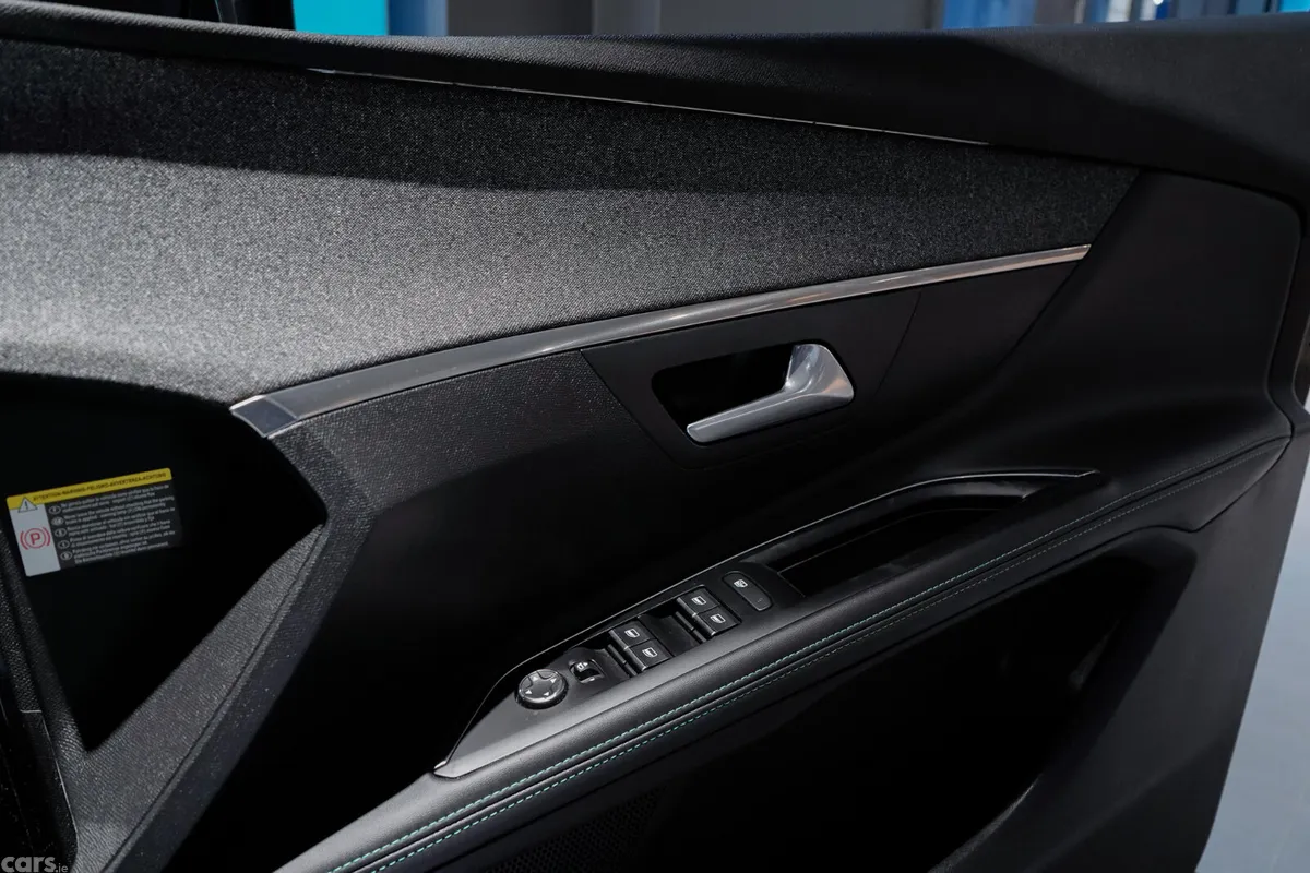 Peugeot 5008 MPV, Diesel, 2023, Black