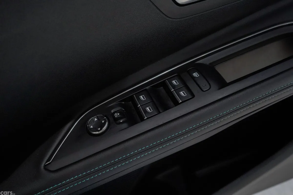 Peugeot 5008 MPV, Diesel, 2023, Blue