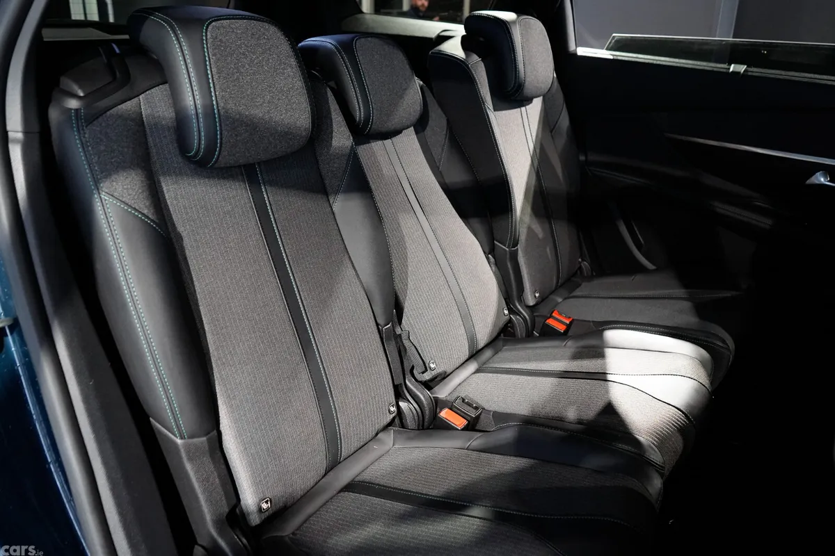 Peugeot 5008 MPV, Diesel, 2023, Blue
