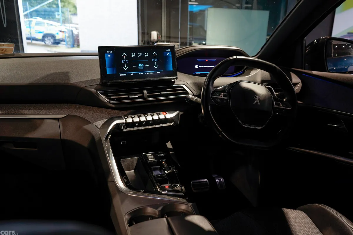Peugeot 5008 MPV, Diesel, 2023, Blue