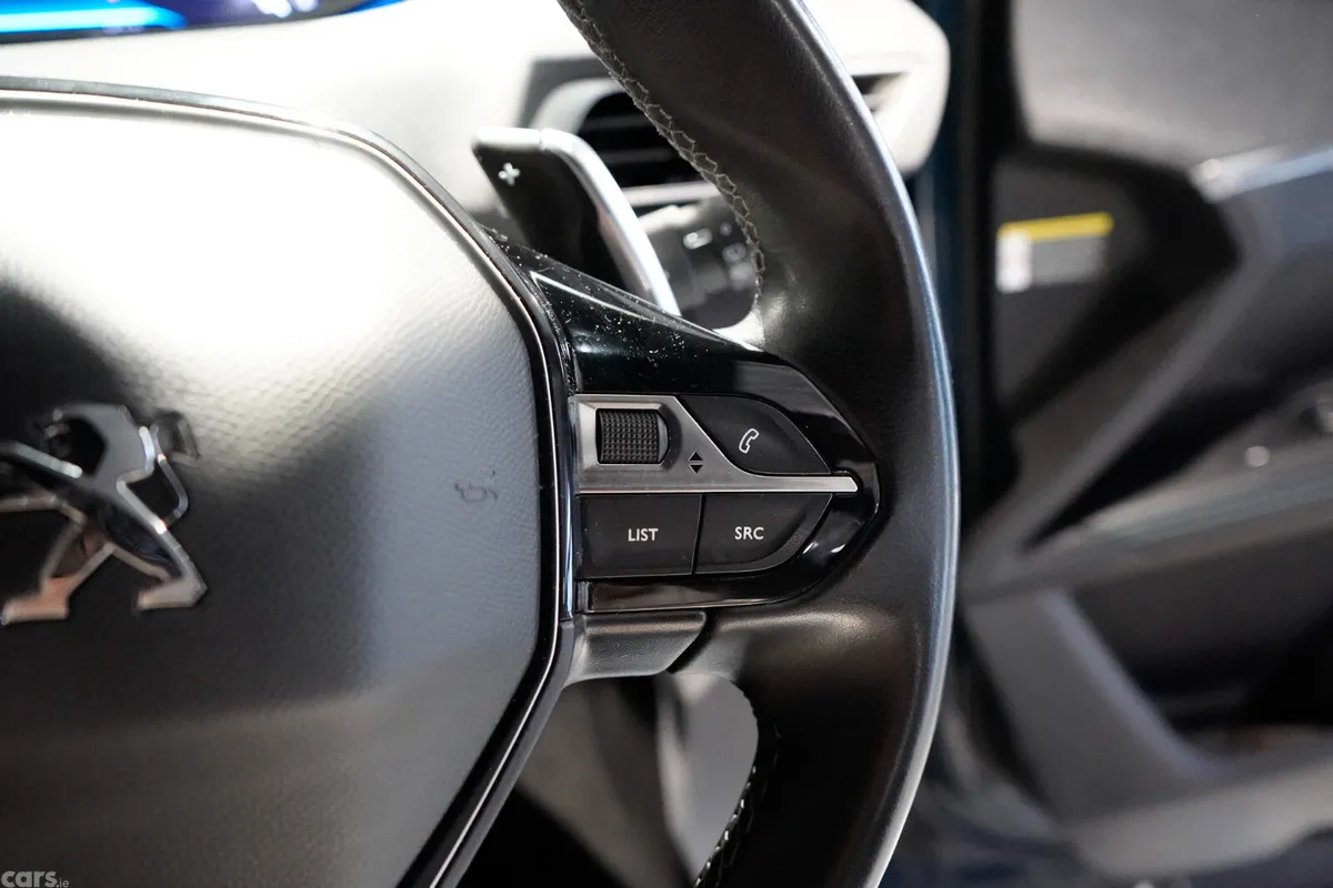Peugeot 5008 MPV, Diesel, 2023, Blue
