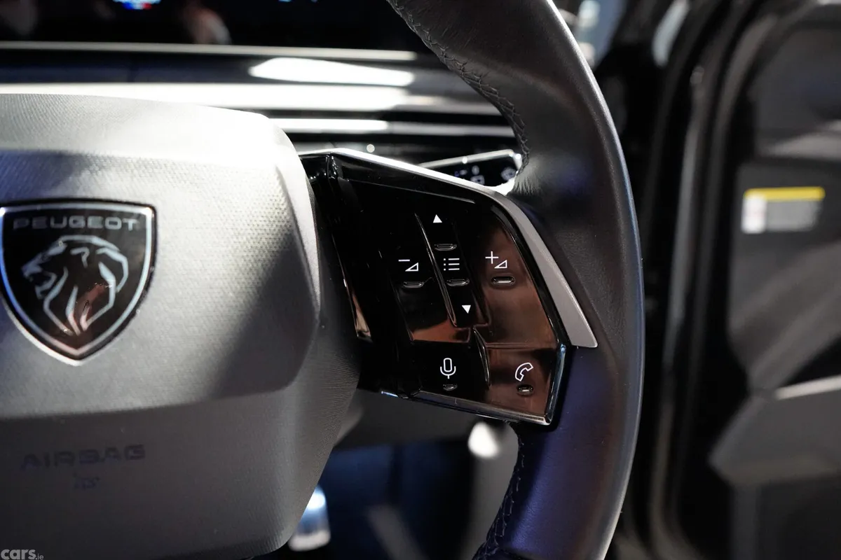Peugeot 5008 MPV, Petrol Hybrid, 2026, Grey
