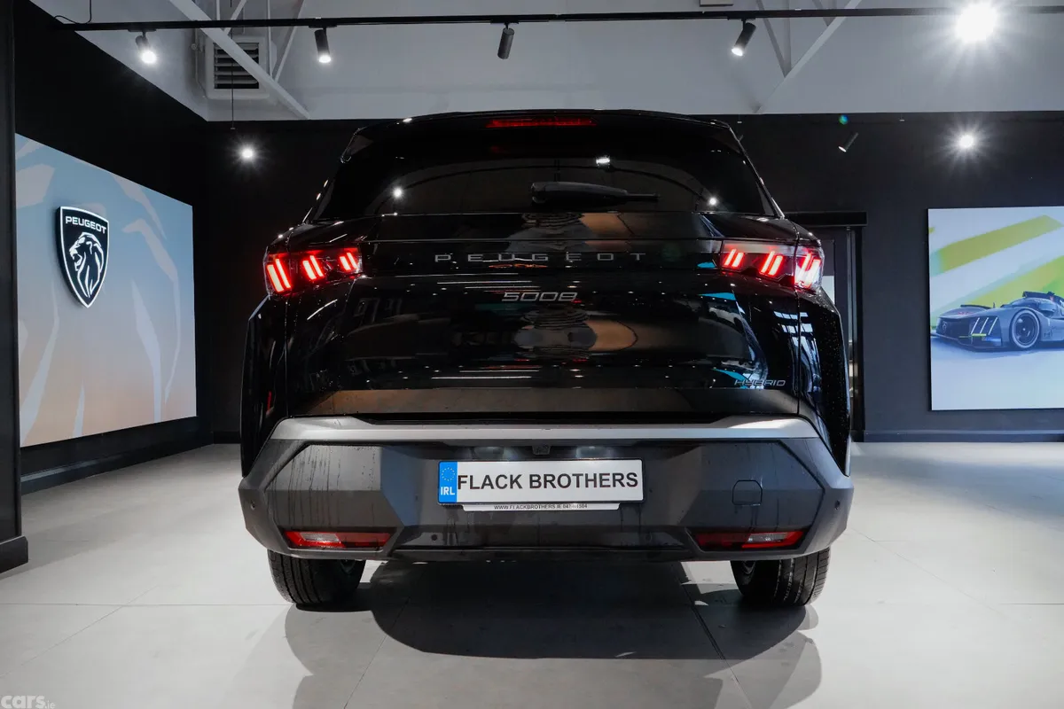 Peugeot 5008 MPV, Petrol Hybrid, 2026, Black