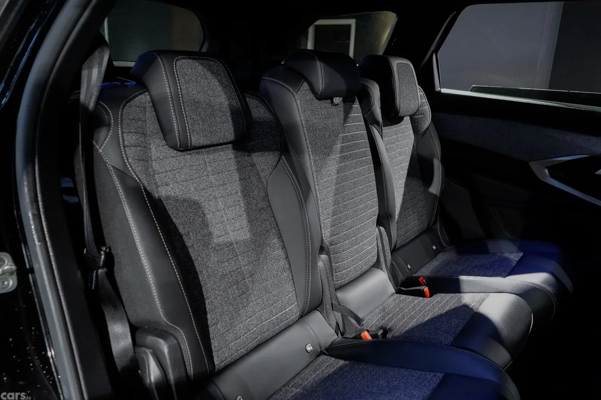 Peugeot 5008 MPV, Petrol Hybrid, 2026, Black