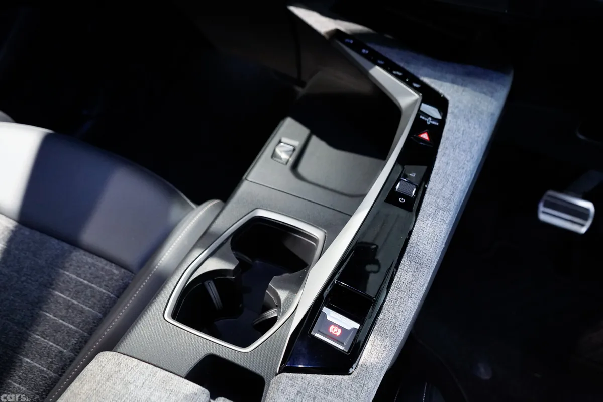 Peugeot 5008 MPV, Petrol Hybrid, 2026, Black