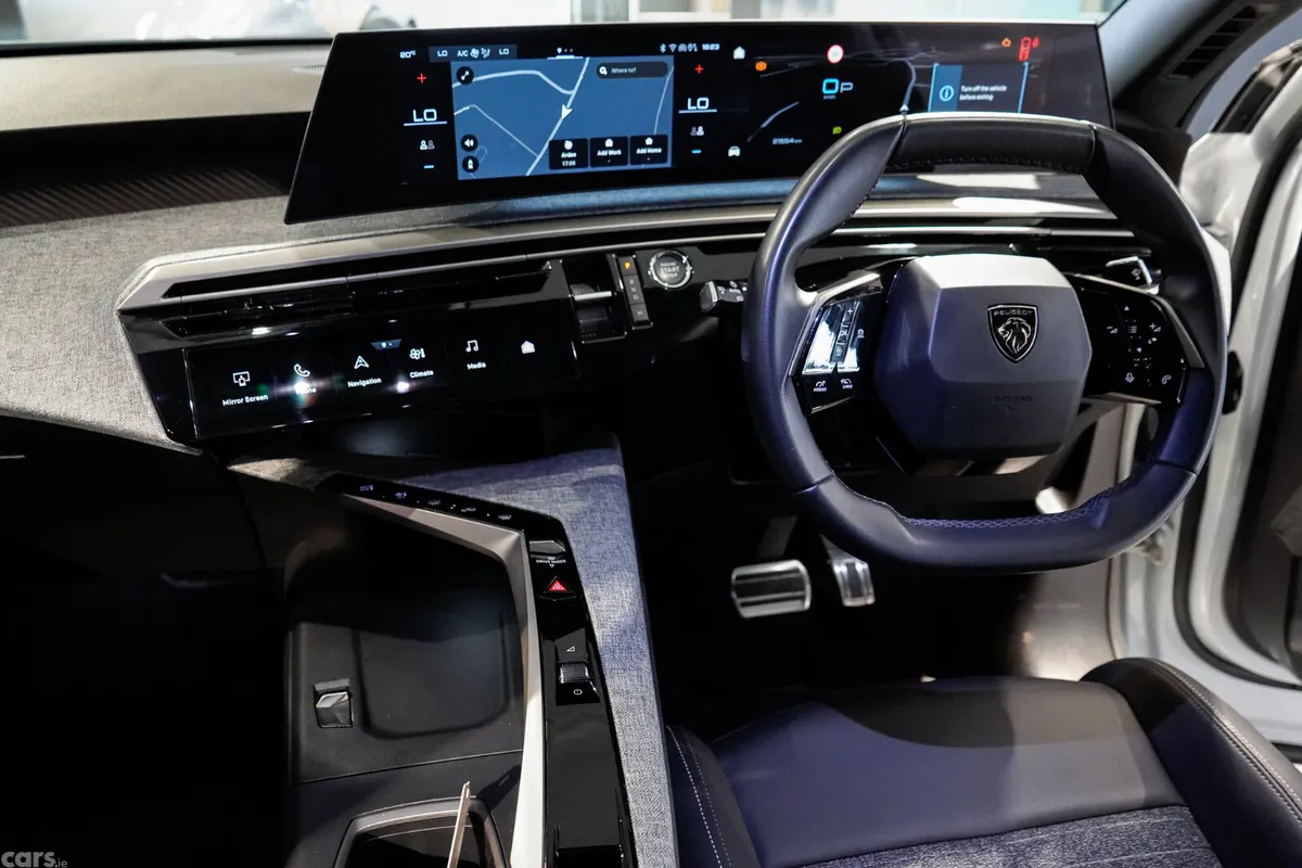 Peugeot 5008 MPV, Petrol Hybrid, 2026, Black
