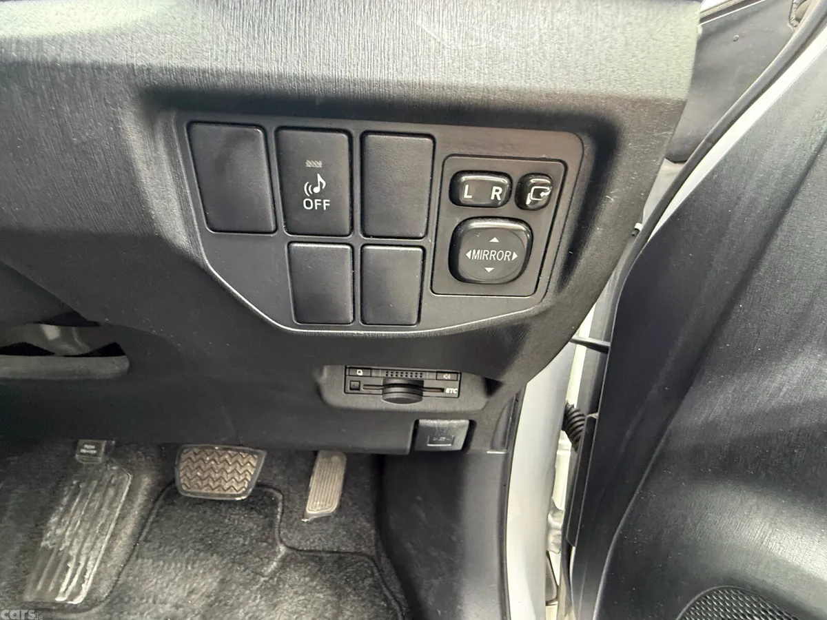 Toyota Prius Hatchback, Petrol Hybrid, 2015, Silver