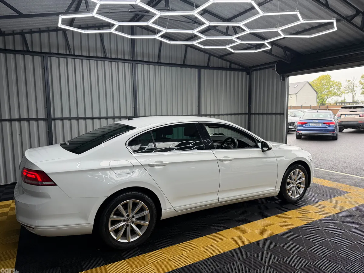 Volkswagen Passat Saloon, Diesel, 2018, White