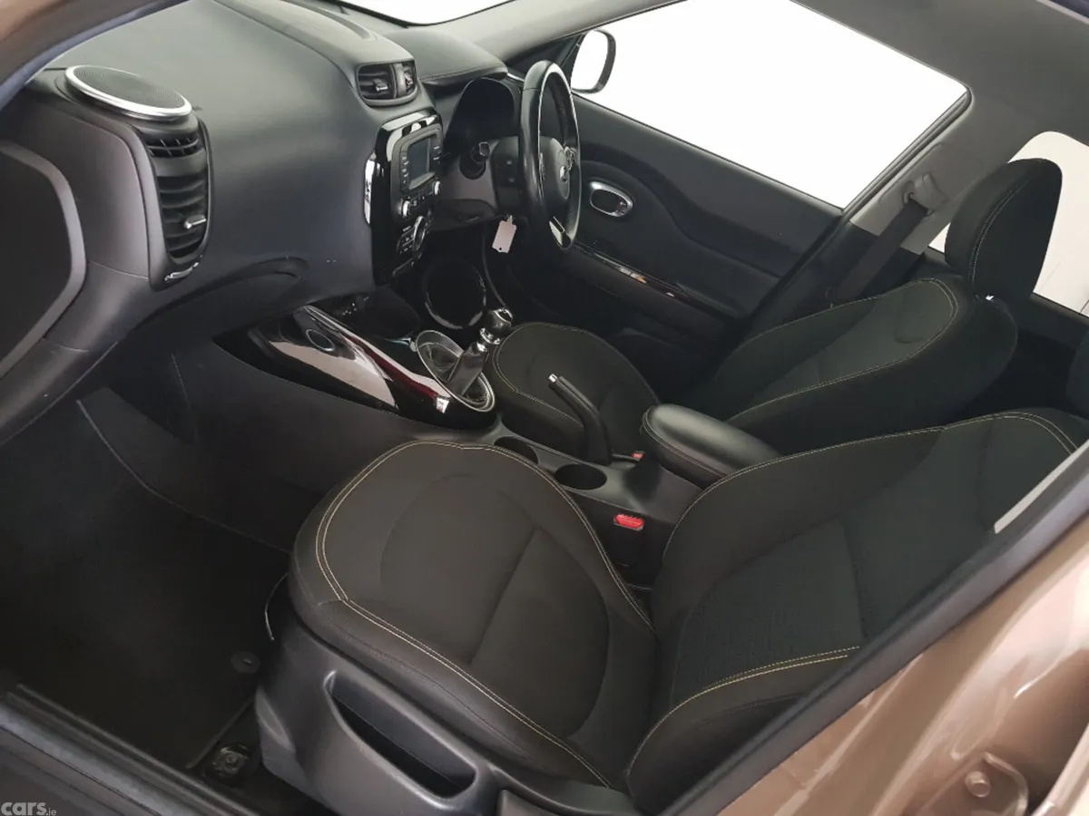 Kia Soul Hatchback, Diesel, 2015, Brown