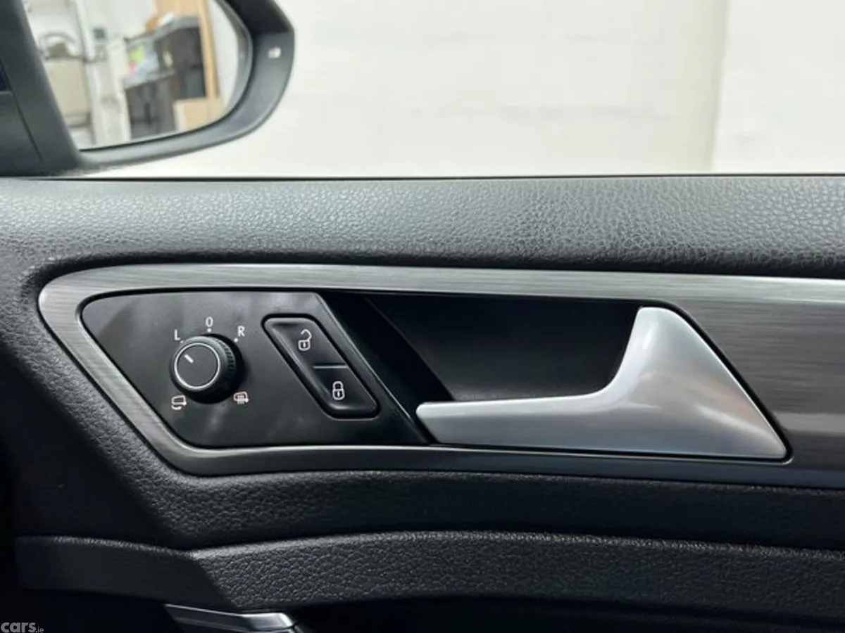 Volkswagen Golf Estate, Petrol, 2019, Blue